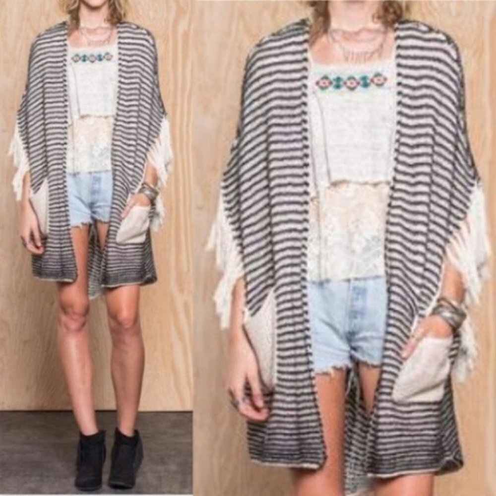 Oversized Pocketed Cardigan Sweater